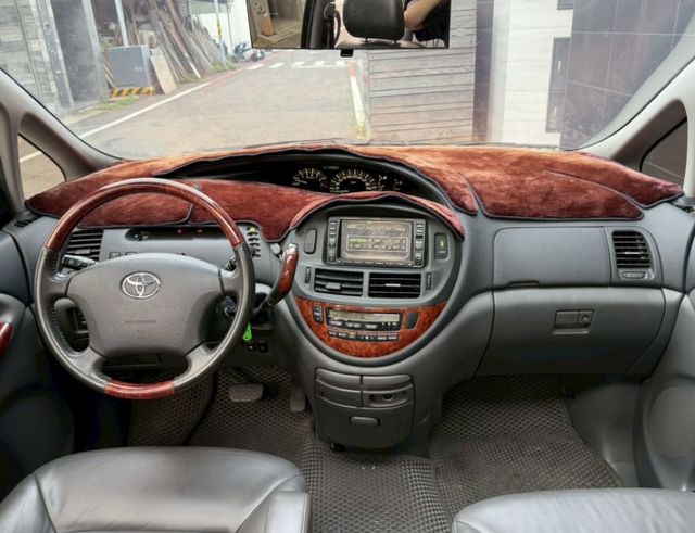 2004 TOYOTA PREVIA 2.4 僅跑12萬公里 內外氣氛優 雙電滑門  第12張相片