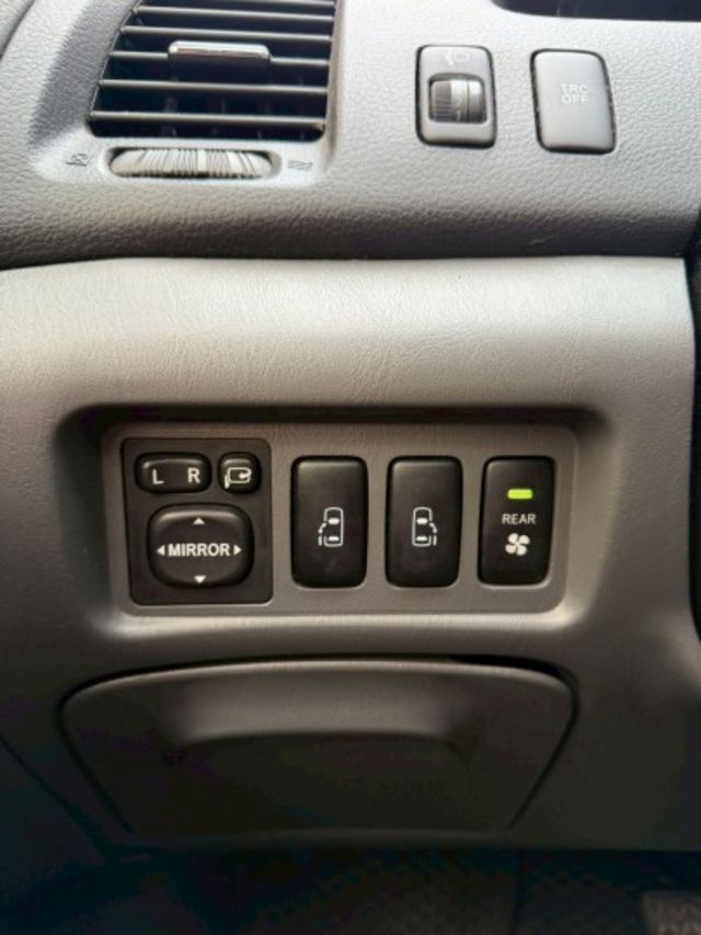 2004 TOYOTA PREVIA 2.4 僅跑12萬公里 內外氣氛優 雙電滑門  第14張相片