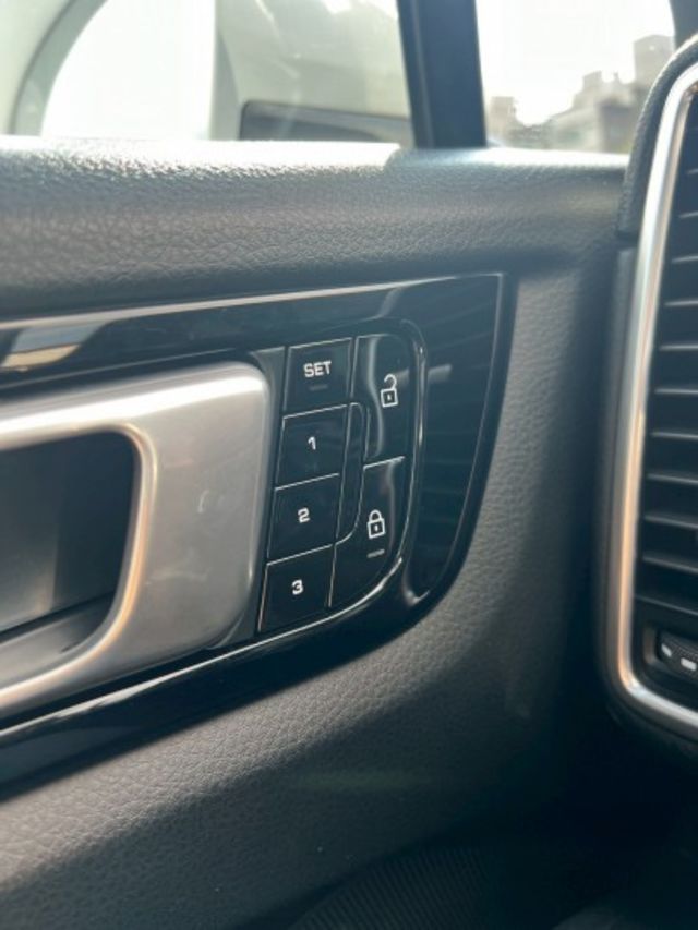 CAYENNE COUPE  第17張相片