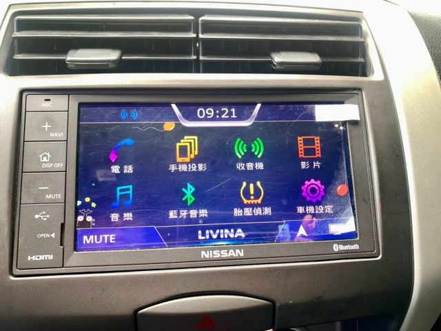 倒車顯影/雷達. 前車距雷達. 安全氣囊. 多媒體液晶螢幕. 導航系統. 可貸款  第9張相片