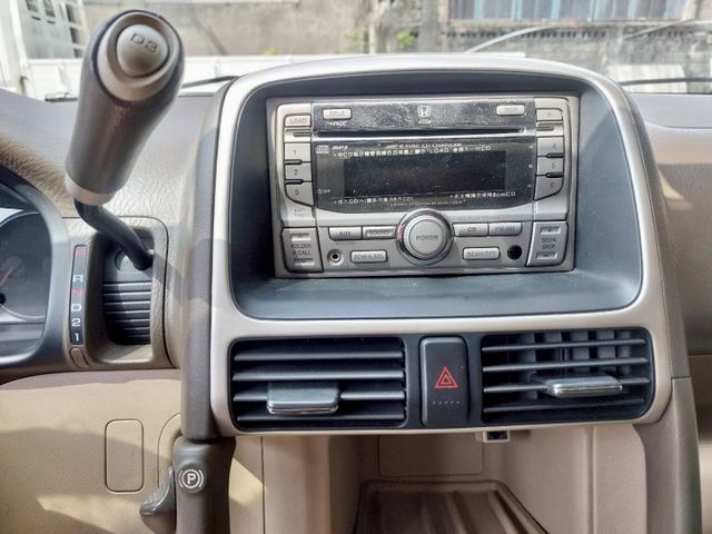 里程少 僅6.8萬公里. 倒車雷達. 安全氣囊. 車廂寬敞舒適 . 座椅可分離傾倒 空間加大. 可貸款  第9張相片