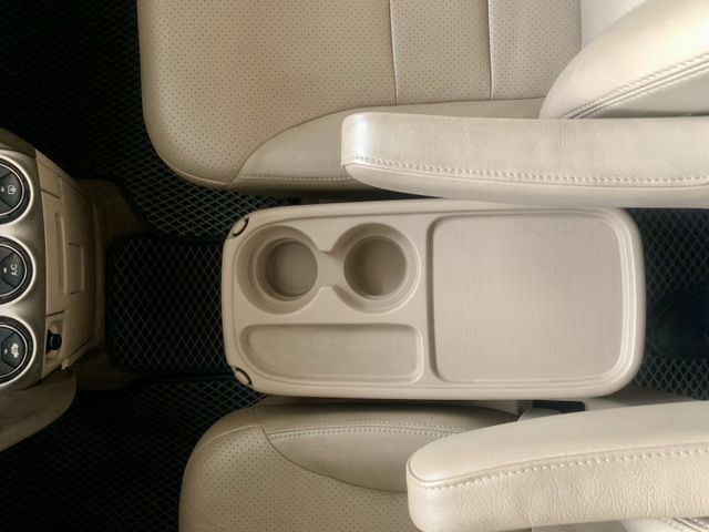 里程少 僅6.8萬公里. 倒車雷達. 安全氣囊. 車廂寬敞舒適 . 座椅可分離傾倒 空間加大. 可貸款  第11張相片