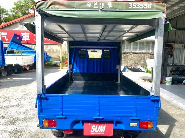 里程僅8.5萬公里. 四輪傳動. 蓬式車斗. 電動窗. 冷氣. 霧燈. 木床. 可貸款  第7張相片