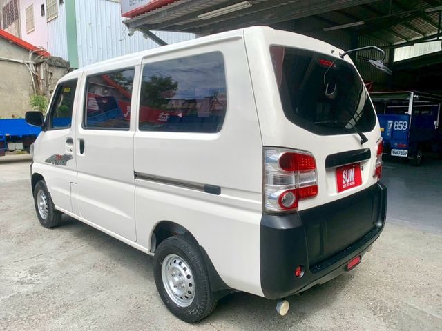 五人座小客貨車. 冷氣. 電動窗. 霧燈. 手排. 可貸款  第4張相片