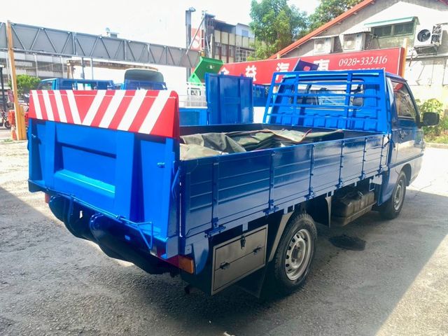 電動升降尾門. 電動窗. 冷氣. 霧燈. 行車紀錄器. 可貸款  第6張相片