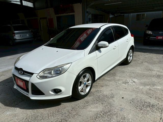 安全氣囊. 雙區空調. 娛樂系統液晶螢幕. 倒車顯影. 方向盤快控. 行車紀錄器. 手自排  第2張相片