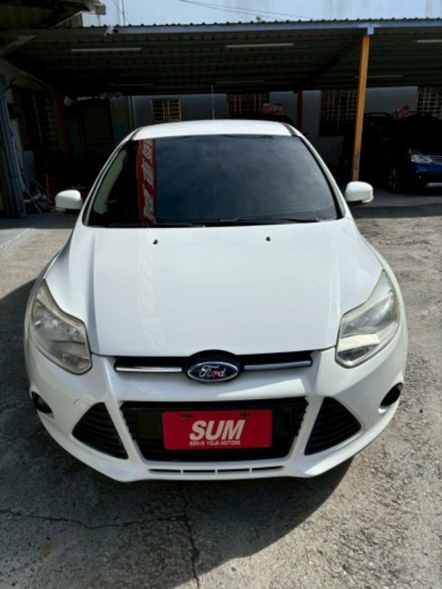 安全氣囊. 雙區空調. 娛樂系統液晶螢幕. 倒車顯影. 方向盤快控. 行車紀錄器. 手自排  第4張相片