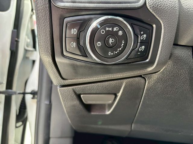 安全氣囊. 雙區空調. 娛樂系統液晶螢幕. 倒車顯影. 方向盤快控. 行車紀錄器. 手自排  第11張相片