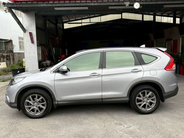 手動撥片. 藍芽音響. 多功能方向盤. 倒車顯影. 右側轉彎顯影.  第3張相片