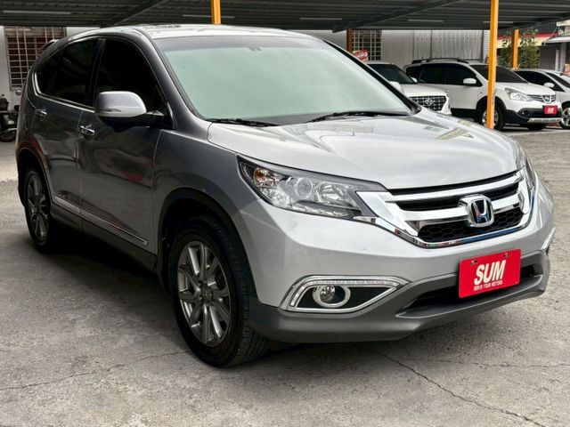 手動撥片. 藍芽音響. 多功能方向盤. 倒車顯影. 右側轉彎顯影.  第4張相片