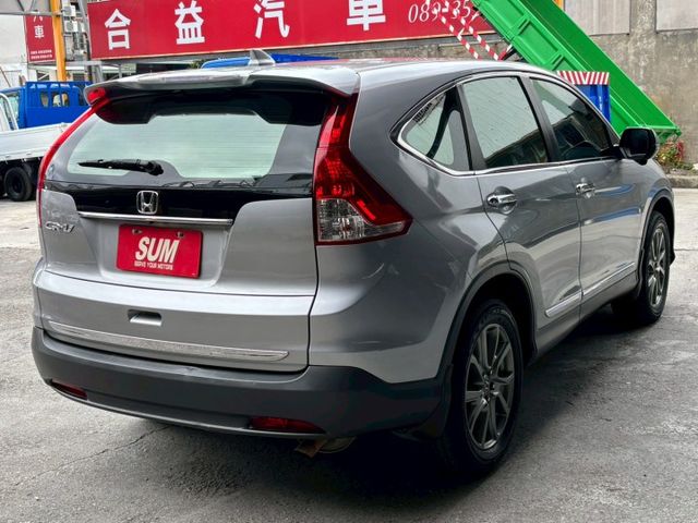 手動撥片. 藍芽音響. 多功能方向盤. 倒車顯影. 右側轉彎顯影.  第5張相片