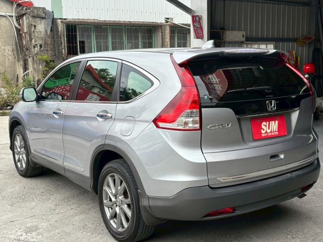 手動撥片. 藍芽音響. 多功能方向盤. 倒車顯影. 右側轉彎顯影.  第6張相片