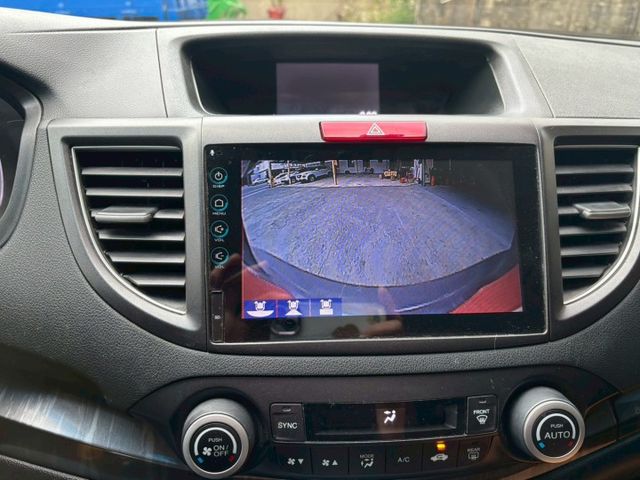 手動撥片. 藍芽音響. 多功能方向盤. 倒車顯影. 右側轉彎顯影.  第8張相片