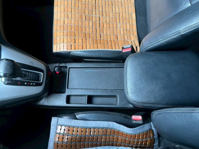 手動撥片. 藍芽音響. 多功能方向盤. 倒車顯影. 右側轉彎顯影.  第10張相片