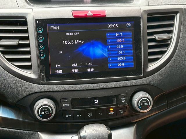 手動撥片. 藍芽音響. 多功能方向盤. 倒車顯影. 右側轉彎顯影.  第12張相片