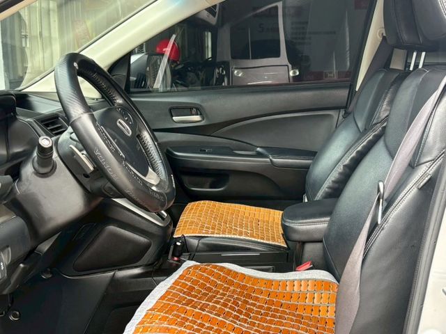 手動撥片. 藍芽音響. 多功能方向盤. 倒車顯影. 右側轉彎顯影.  第14張相片