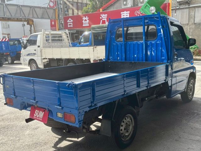 低里程. 好操控. 輪胎花紋近全新.  第6張相片