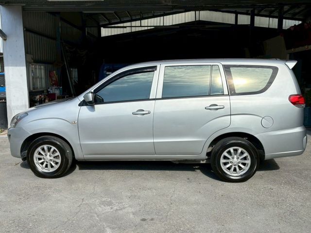 車內空間大. 載人載貨兩相宜.  第3張相片