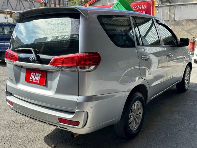 車內空間大. 載人載貨兩相宜.  第5張相片