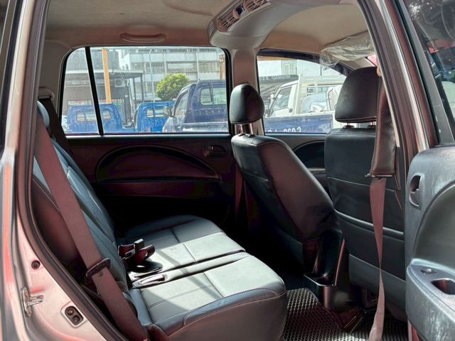 車內空間大. 載人載貨兩相宜.  第7張相片