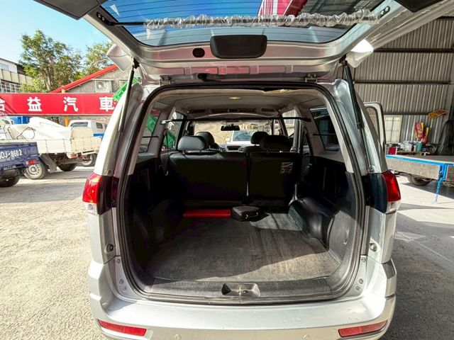 車內空間大. 載人載貨兩相宜.  第9張相片
