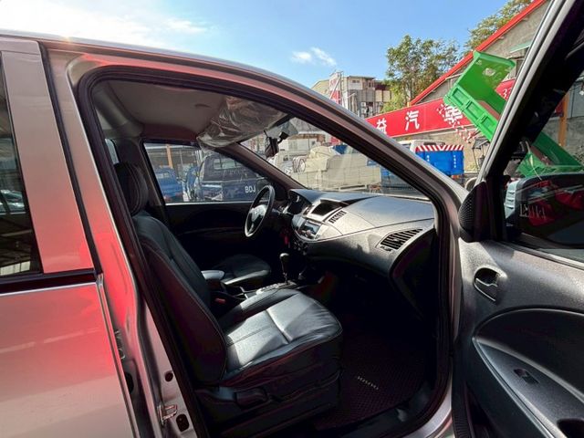 車內空間大. 載人載貨兩相宜.  第10張相片