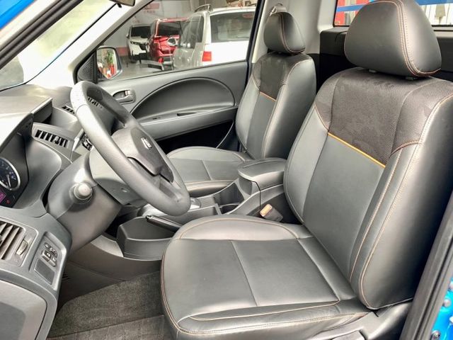 雙安全氣囊. 多功能行車資訊. 冷氣. 轎式座艙. USB插槽.  第7張相片