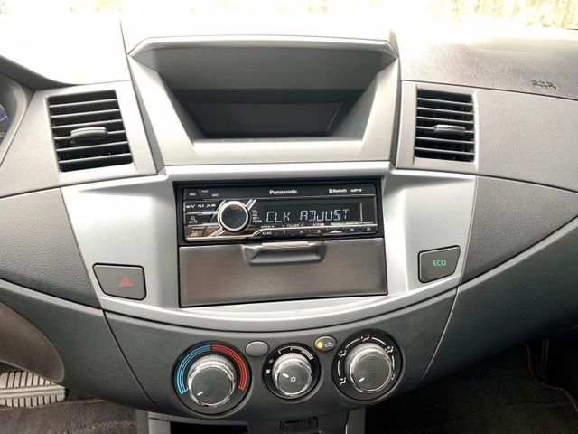 雙安全氣囊. 多功能行車資訊. 冷氣. 轎式座艙. USB插槽.  第12張相片