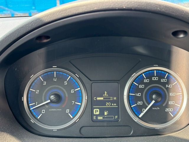 雙安全氣囊. 多功能行車資訊. 冷氣. 轎式座艙. USB插槽.  第14張相片