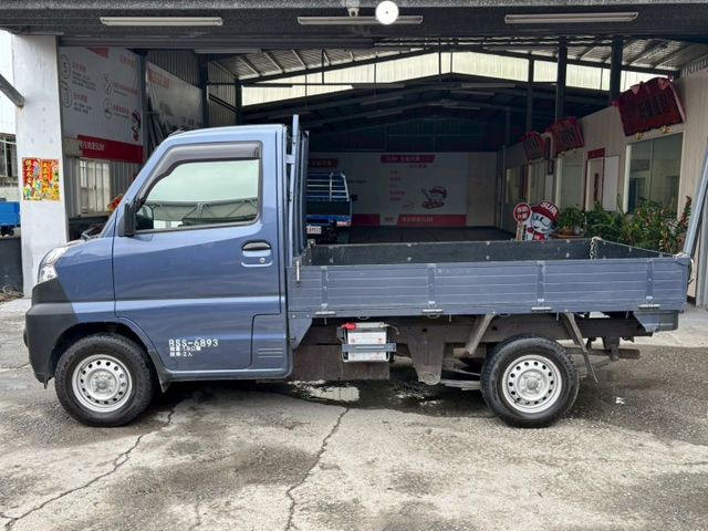 四輪傳動. 低里程. 前後行車紀錄器. 中央後視鏡倒車顯影. 4WD按鈕開關  第2張相片