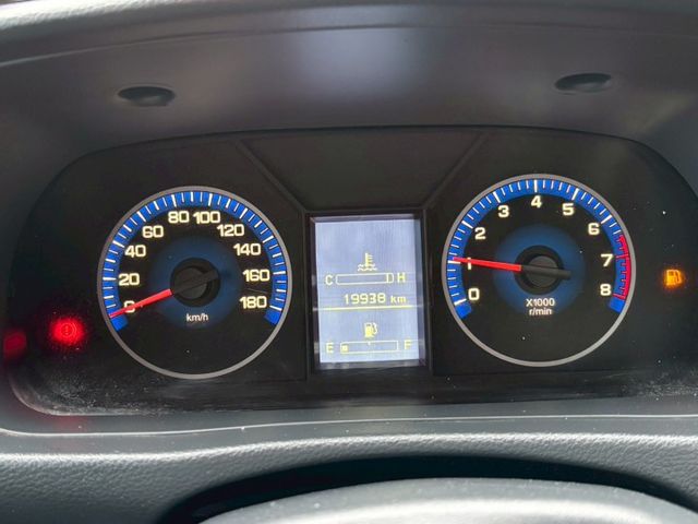 四輪傳動. 低里程. 前後行車紀錄器. 中央後視鏡倒車顯影. 4WD按鈕開關  第8張相片