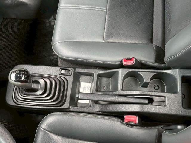 四輪傳動. 低里程. 前後行車紀錄器. 中央後視鏡倒車顯影. 4WD按鈕開關  第12張相片