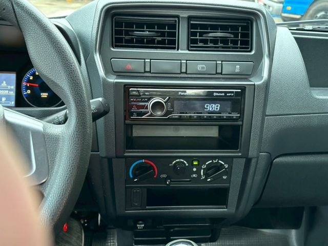 四輪傳動. 低里程. 前後行車紀錄器. 中央後視鏡倒車顯影. 4WD按鈕開關  第13張相片