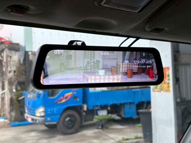 四輪傳動. 低里程. 前後行車紀錄器. 中央後視鏡倒車顯影. 4WD按鈕開關  第9張相片