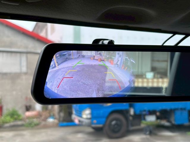 四輪傳動. 低里程. 前後行車紀錄器. 中央後視鏡倒車顯影. 4WD按鈕開關  第11張相片