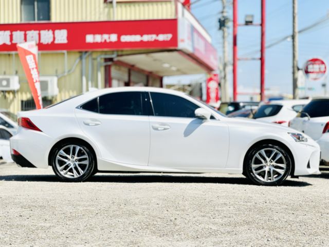 小改款！ACC跟車！原廠保養！雙電動加熱椅 導航 數位電視！年均僅跑1.3萬公里！原鈑件！可全貸！大甲在地30年老店！  第3張相片