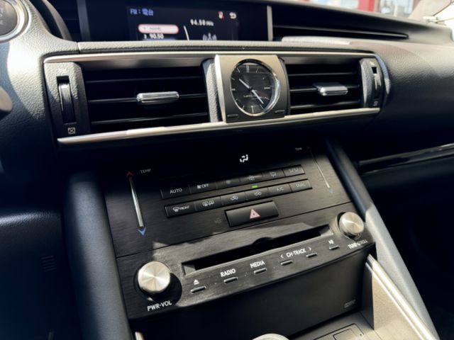 小改款！ACC跟車！原廠保養！雙電動加熱椅 導航 數位電視！年均僅跑1.3萬公里！原鈑件！可全貸！大甲在地30年老店！  第16張相片