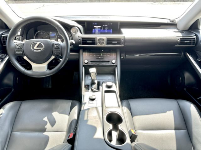 小改款！ACC跟車！原廠保養！雙電動加熱椅 導航 數位電視！年均僅跑1.3萬公里！原鈑件！可全貸！大甲在地30年老店！  第17張相片