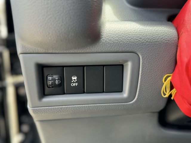 一手車！僅跑2萬8！車室空間大！同級距車斗最寬長！雙安全氣囊！循跡防滑！ABS！可全貸！大甲在地深耕30年老店！  第9張相片