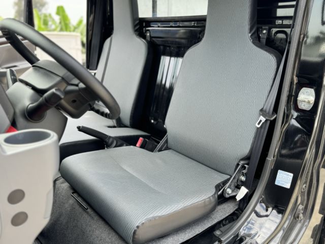 一手車！僅跑2萬8！車室空間大！同級距車斗最寬長！雙安全氣囊！循跡防滑！ABS！可全貸！大甲在地深耕30年老店！  第10張相片