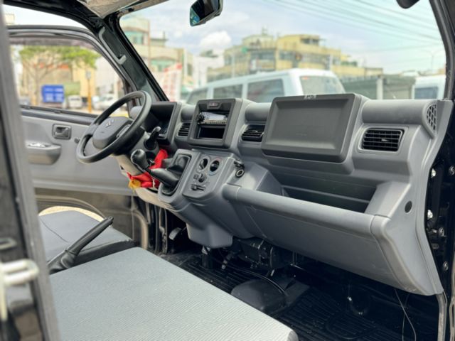 一手車！僅跑2萬8！車室空間大！同級距車斗最寬長！雙安全氣囊！循跡防滑！ABS！可全貸！大甲在地深耕30年老店！  第11張相片