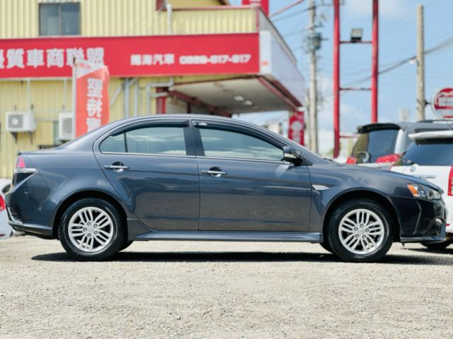 一手車！里程僅跑7萬！原廠保養！定速！I-KEY！無線AppleCarPlay！倒車顯影 四輪新胎 抬頭顯示！原鈑件！  第3張相片