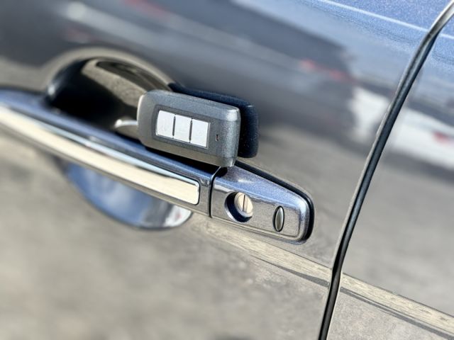 一手車！里程僅跑7萬！原廠保養！定速！I-KEY！無線AppleCarPlay！倒車顯影 四輪新胎 抬頭顯示！原鈑件！  第16張相片