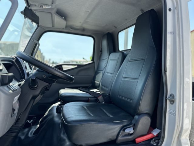 低里程！全新車斗！僅跑11萬！長軸11呎半！原廠防捲入護欄！免尿素！載重五噸！無限速！可全貸！大甲在地深耕30年老店！  第6張相片