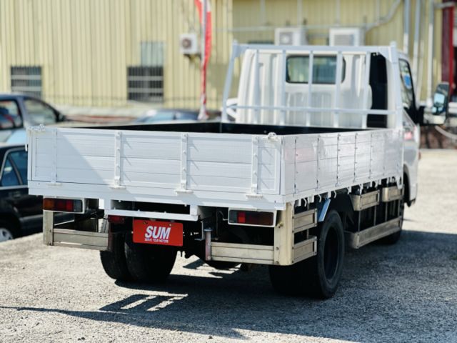低里程！全新車斗！僅跑11萬！長軸11呎半！原廠防捲入護欄！免尿素！載重五噸！無限速！可全貸！大甲在地深耕30年老店！  第10張相片