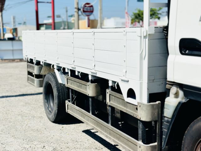 低里程！全新車斗！僅跑11萬！長軸11呎半！原廠防捲入護欄！免尿素！載重五噸！無限速！可全貸！大甲在地深耕30年老店！  第14張相片