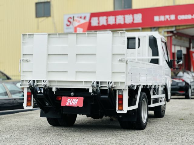 自排！僅跑9萬！雙折雙芯尾門！免尿素！載重五噸！剛回原廠更新變速箱耗材附工單！四錄環景！工具箱！錏版！護欄！全省保固！  第19張相片