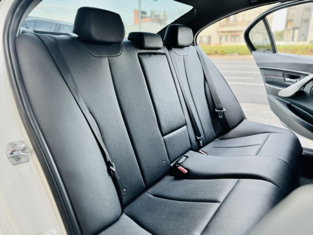 一手車！小改款！B48引擎！耗材已更新！換檔撥片 定速巡航 雙區恆溫 導航 倒車影像！可全貸！台中在地深耕30年老店！  第5張相片