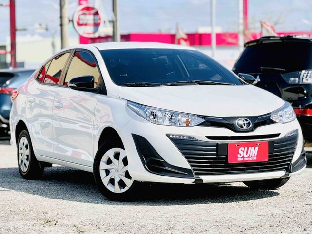 里程僅〖3800〗公里！經典版！CarPlay！電折後視鏡！原廠保固至2028年！倒車顯影！原鈑件！台中在地深耕30年！  第1張相片