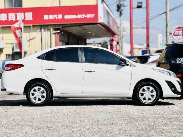 里程僅〖3800〗公里！經典版！CarPlay！電折後視鏡！原廠保固至2028年！倒車顯影！原鈑件！台中在地深耕30年！  第2張相片